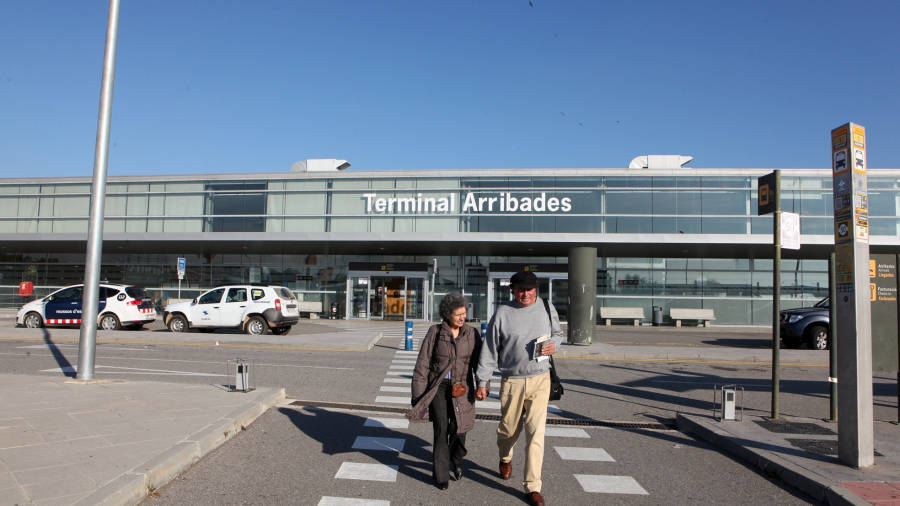 Cuatro vuelos aterrizaron ayer en el Aeropuerto de Reus que tenían que hacerlo en Lleida-Alguaire. FOTO: ALBA MARINÉ