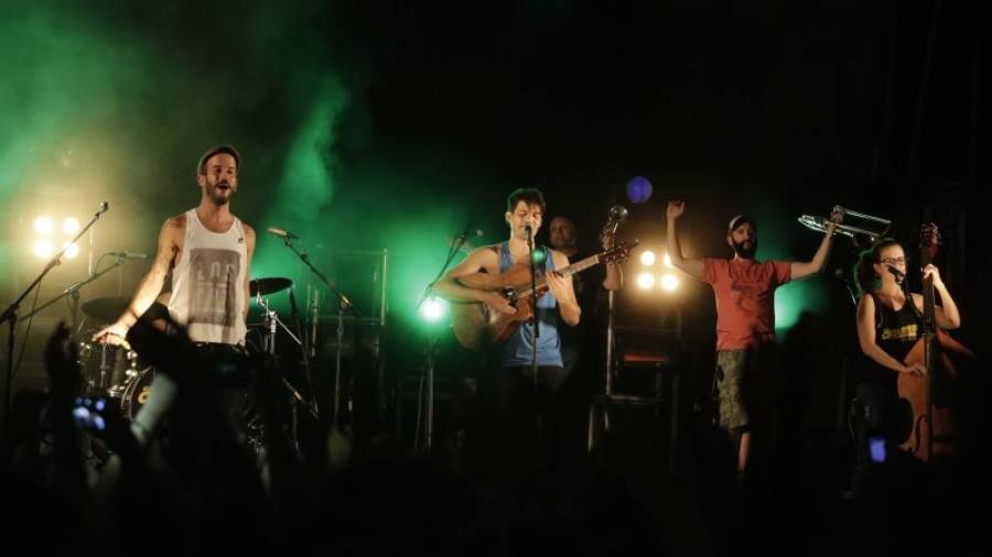Els Catarres, durante un concierto el pasado septiembre en Tarragona. Foto: Pere Ferré