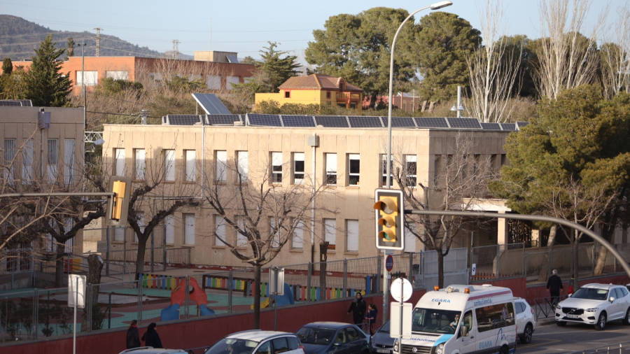 La escuela Joan Rebull es una de los siete edificios públicos que tiene instalación de placas solares. FOTO: ALBA MARINÉ