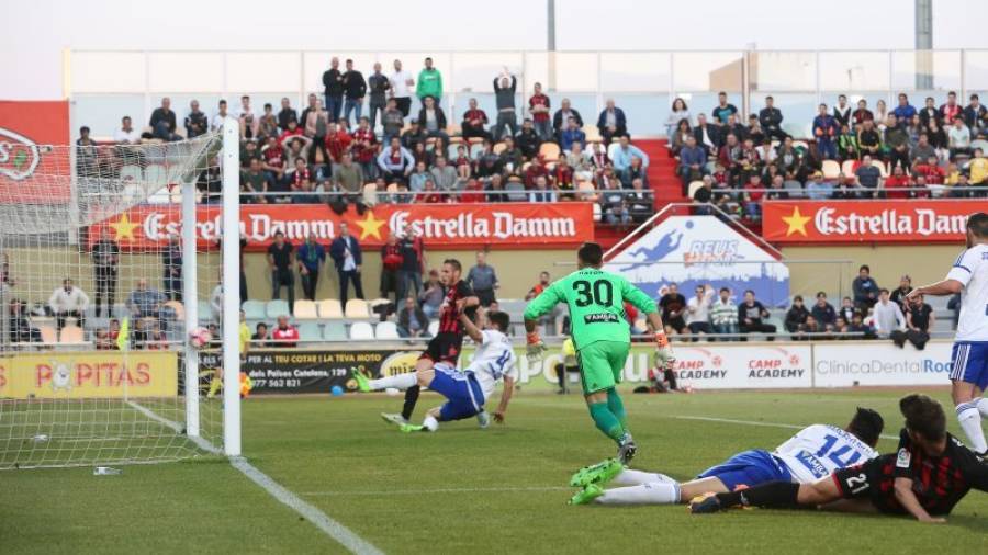 Imagen de la diana del 'Cuco' que valió tres puntos ante el Zaragoza, un rival de renombre. Foto: Alba Mariné