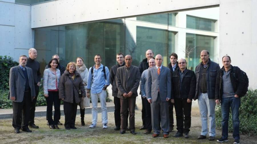 Fotografia del grup d'investigadors que participen en el projecte, reunits a Tarragona. Foto: URV