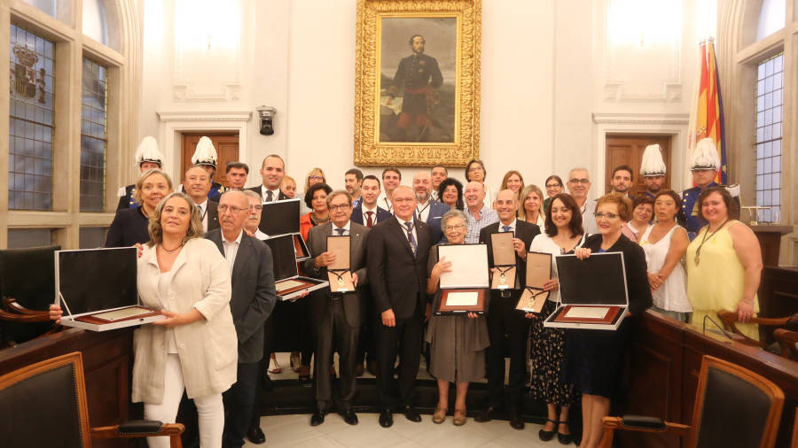 Imatge dels premiats en l’edició passada dels Guardons de la Ciutat. FOTO: ALBA MARINÉ