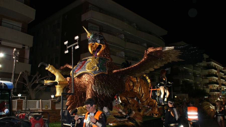 Una de las carrozas en el Carnaval del Penedès Marítim.