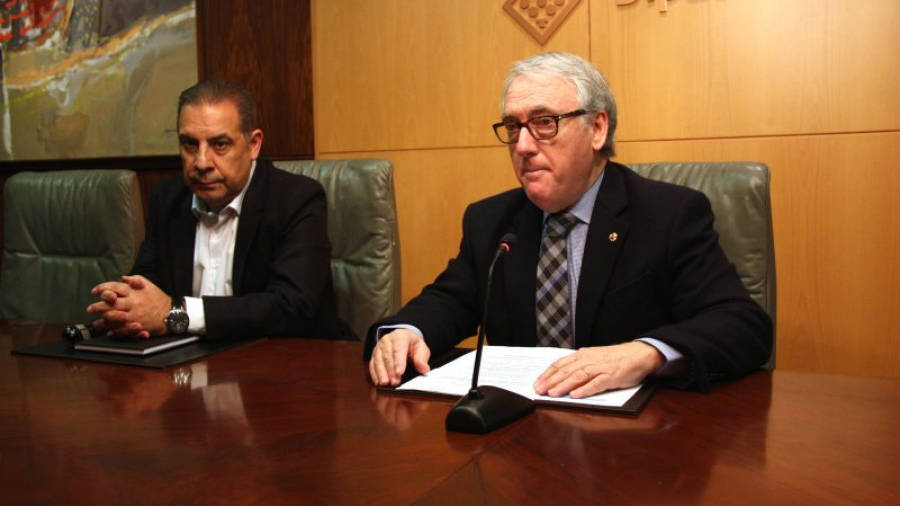 Josep Masdeu, vicepresident de la Diputació de Tarragona (esquerra), i Josep Poblet, president de l'ens. Foto: ACN