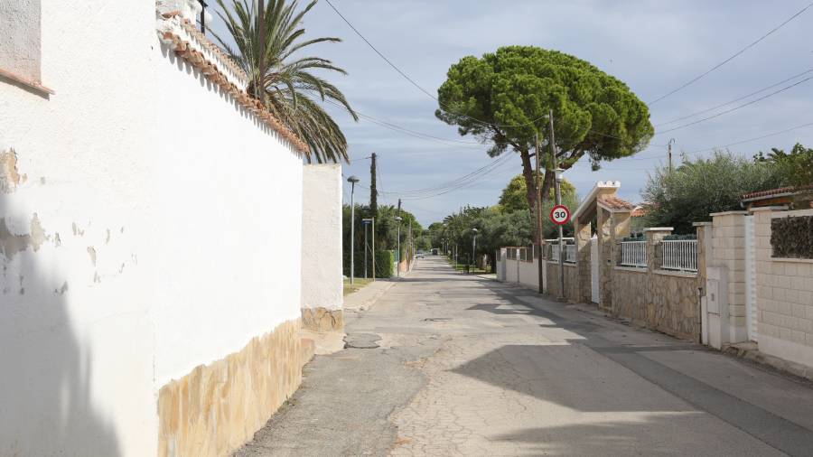 Los vecinos denuncian el deterioro de la calzada de sus calles. FOTO: alba marin&eacute;