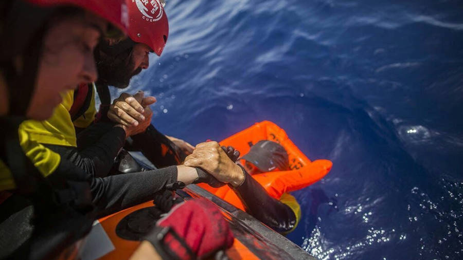 Albert Mascarell, durante una de las maniobras de rescate en el Mediterr&aacute;neo. Foto: DT