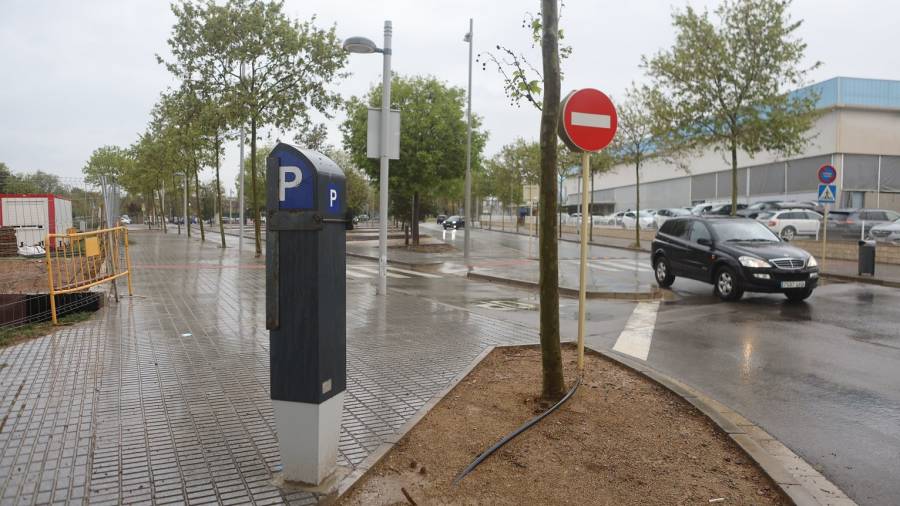 La zona de la Fontcuberta cuenta con una elevada afluencia de vehículos por su cercanía con el Ayuntamiento, CAP, pabellones y piscina de Cambrils. foto: alba mariné
