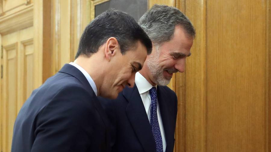 Felipe VI recibió ayer al presidente en funciones, Pedro Sánchez. FOTO: HUESCA/EFE