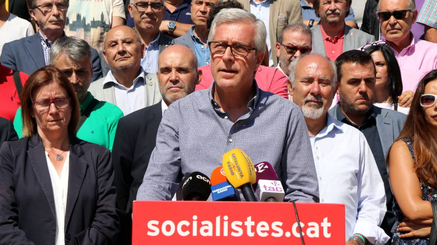 Pla mig de l'alcalde de Tarragona, Josep F&egrave;lix Ballesteros, intervenint en l'acte de suport a alcaldes i regidors socialistes del territori. Foto: ACN