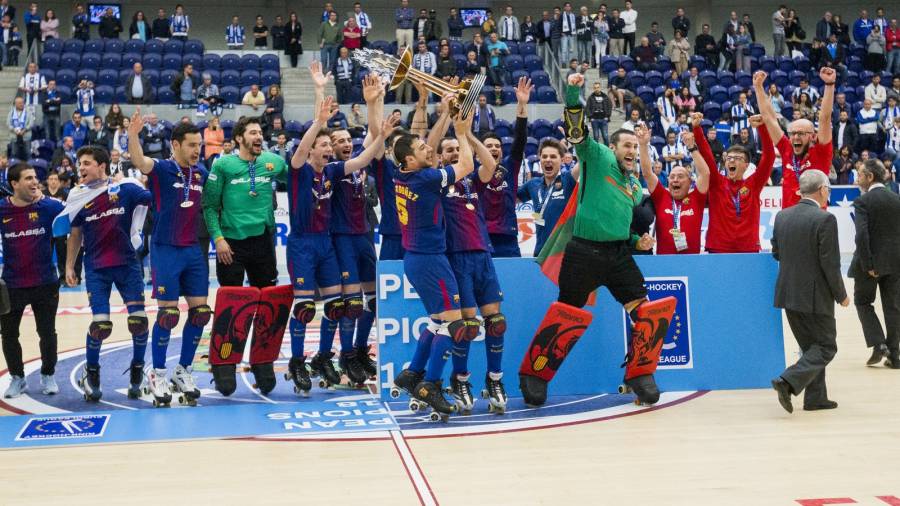 Los jugadores del Barça celebran el título. Foto: Gabriele Baldi