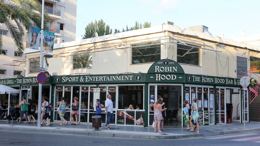 Robin Hood es uno de los bares cl&aacute;sicos del turisteo de Salou. Foto: alba marin&eacute;
