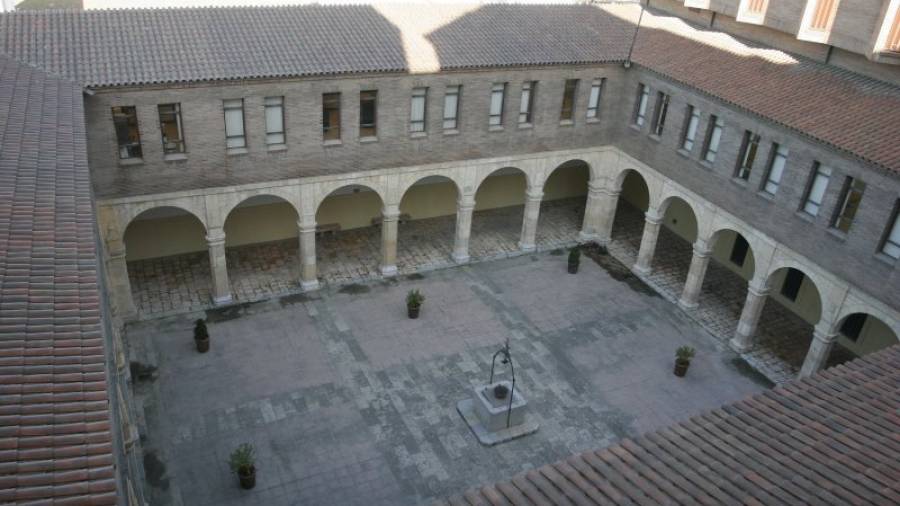 Vista aerea del patio interior del arxiu historic ubicado en la Rambla Vella de Tarragona.