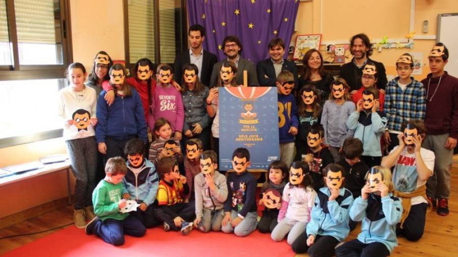 El comité organizativo presentó ayer el concurso 'Fes la Mascota' en la Escola El Miracle de Tarragona. Foto: Mauri/Tarragona 2017