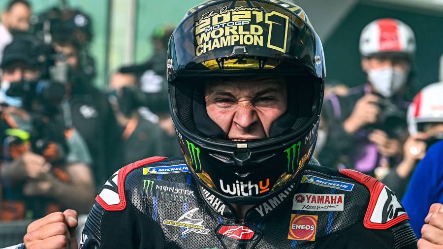Fabio Quartararo celebrando el título mundial de MotoGP este domingo en el Gran Premio de Misano. FOTO: EFE