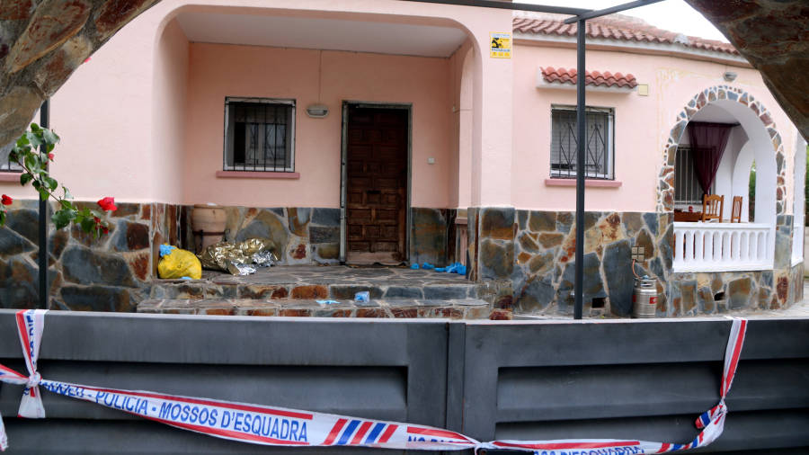 Los hechos ocurrieron en esta vivienda de la calle Joan Alcover, que quedó precintada. FOTO: ACN