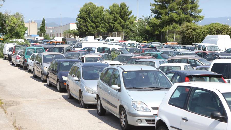 El depósito municipal de vehículos de Reus está ubicado en la calle Víctor Català. FOTO: ALBA MARINÉ