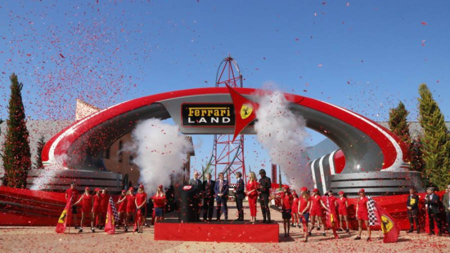 Pla general del moment d'inauguració de Ferrari Land el 6 d'abril del 2017.