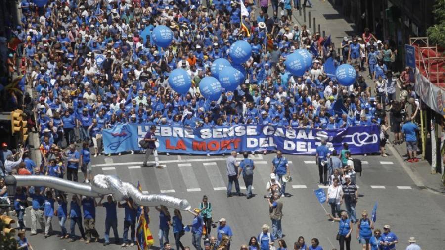 Aspecto de la cabecera de la multitudinaria manifestación de la PDE, ayer en Barcelona. Foto: EFE
