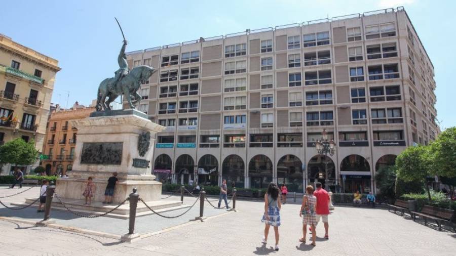 Edificio de oficinas en la plaza de Prim. Foto: Alba Mariné