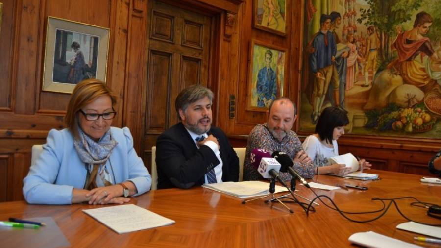Assumpció Casañas, Albert Batet, Jordi Cartanyà i Judit Fàbregas, ahir, presentant el reordenament. Foto: M. P.