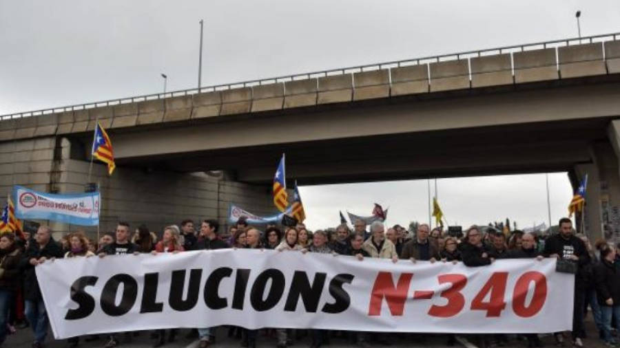 Una de las protestas en el Baix Penedès para reclamar soluciones a la N-340.