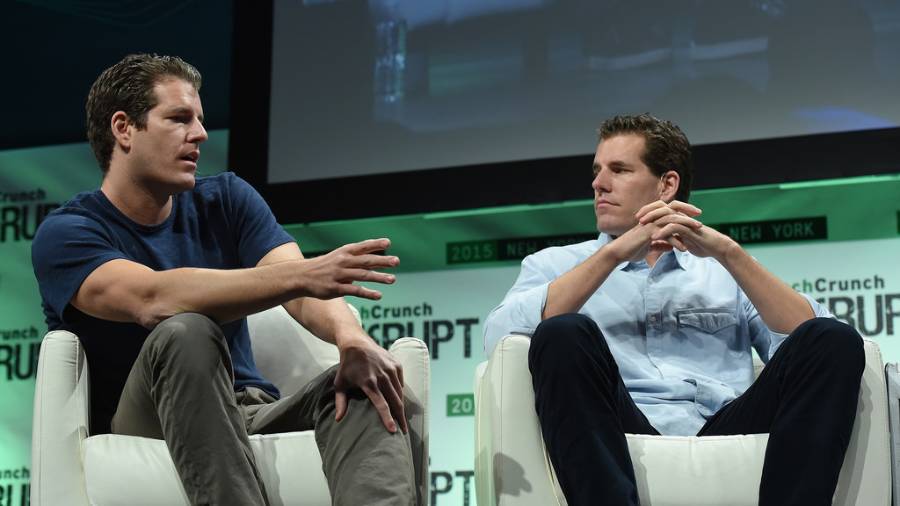 Los hermanos Winklevoss, de 36 a&ntilde;os, son los primeros criptomillonarios. Ya eran conocidos por la batalla legal que libraron con Mark Zuckerberg sobre la idea original de Facebook. Compraron gran cantidad de bitcoins hace dos a&ntilde;os, cuando val&iacute;a 265 d&oacute;lares. Hace poco alcanz&oacute; los 20.000 y, aunque fluct&uacute;a mucho, roza los 12.000. En el bitcoin hay un factor que interviene en la escalada de su valor, y es su escasez. En total, solo podr&aacute; haber 21 millones. As&iacute; lo estipulan sus algoritmos.