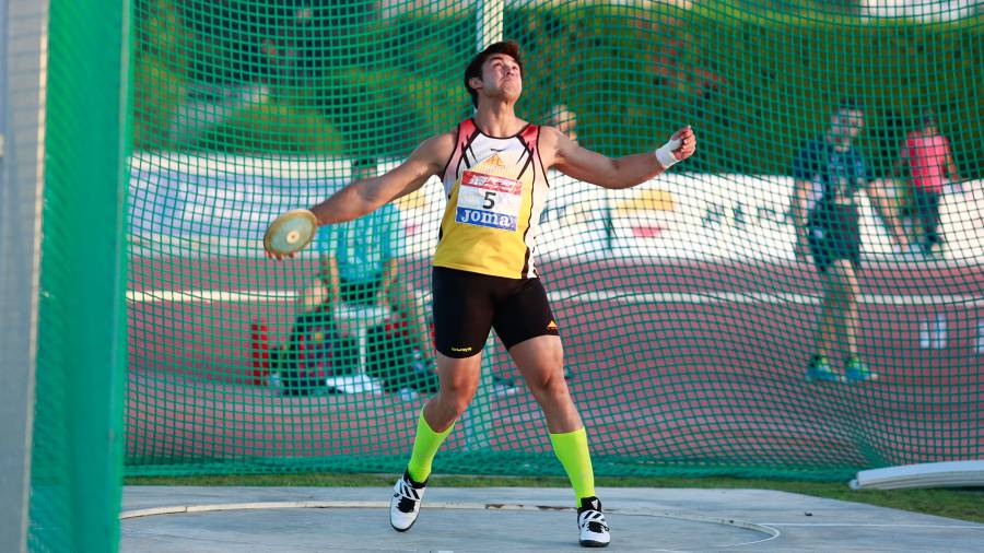 Aaron Sola, durante la prueba de disco. FOTO: Fabi&aacute;n Acidres