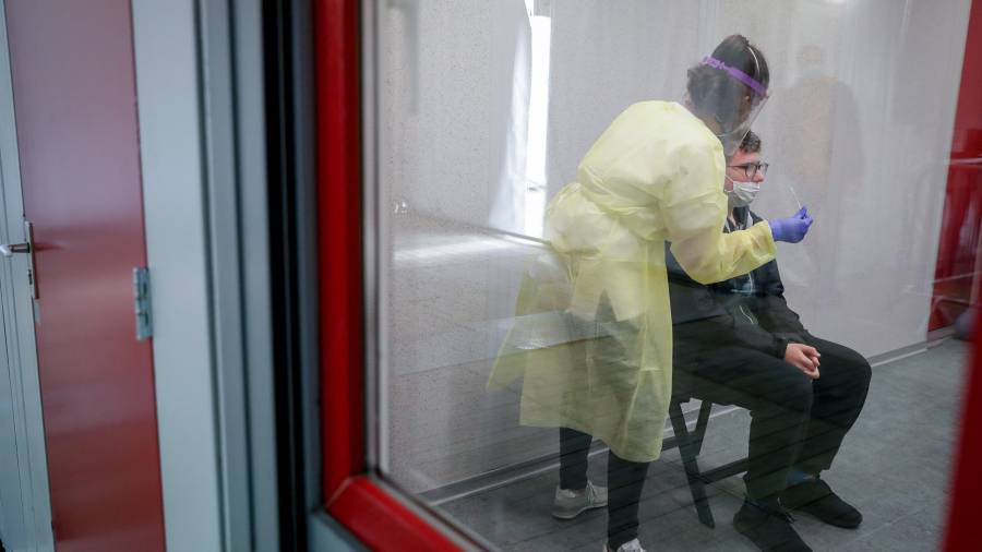 La cifra global de infectados por coronavirus desde el inicio de la pandemia es de 1.116.738 personas. Foto: EFE