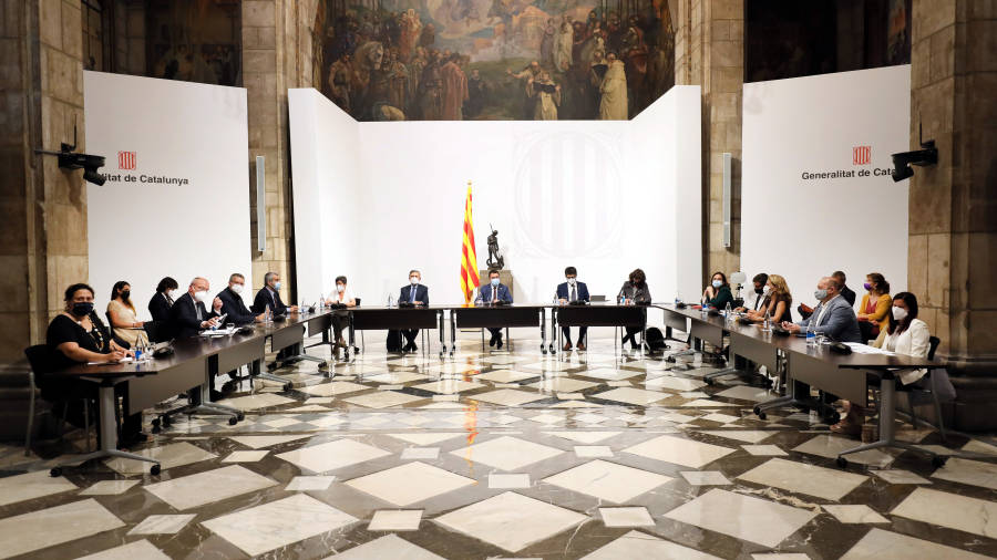 Imatge de la taula institucional sobre el futur de l'Aeroport de Barcelona, al Palau de la Generalitat, el 14 de juny del 2021. Foto: Jordi Bedmar / Presidència