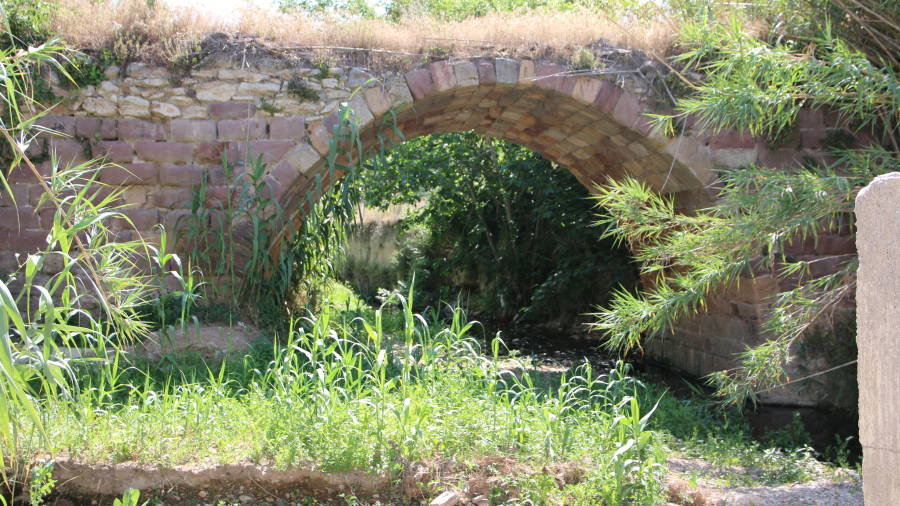 Pont medieval dels Molins situat dins del torrent