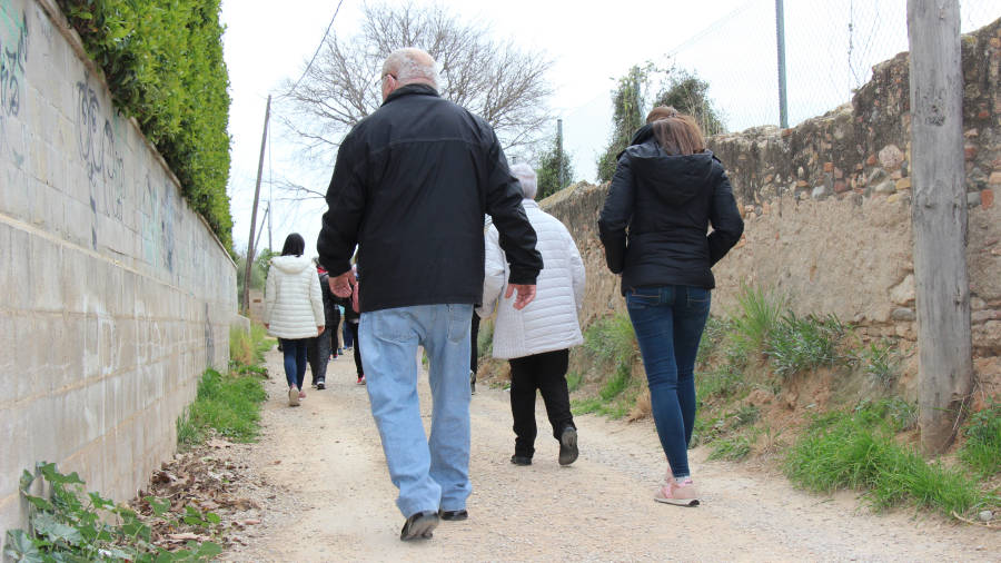 Participantes en ‘Rutes Reus’, realizando una de las caminatas propuestas en esta edición.  FOTO: AYUNTAMIENTO DE REUS