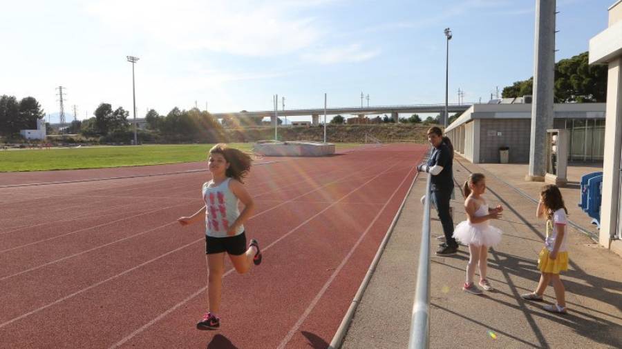 Los equipos se instalarán en la pista de atletismo, la carpa y el campo de la parte superior. Foto: Alba Mariné