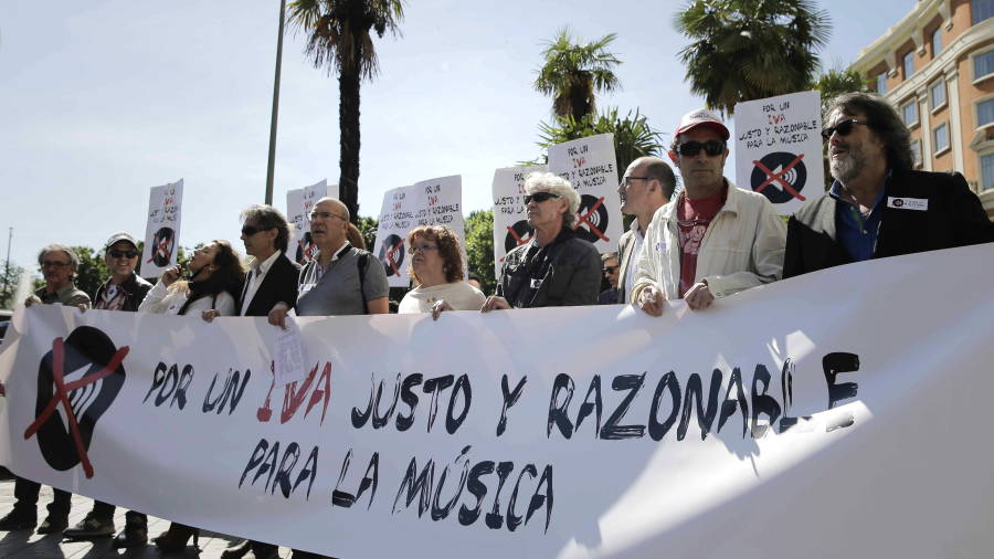 Manifestación de promotores musicales y propietarios de salas, en Madrid en mayo de 2015. EMILIO NARANJO/EFE