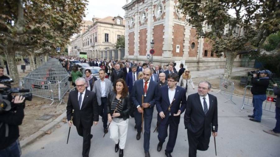 El president de la Diputació de Tarragona i alcalde de Vila-seca, Josep Poblet, ha encapçalat la comitiva d'alcaldes que ha acompanyat Mas en la seva declaració com a imputat.