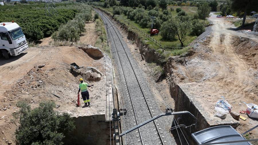 Restablerta la circulació ferroviària a la línia R15 en el tran entre Reus i les Borges del Camp. FOTO: ALBA MARINÉ