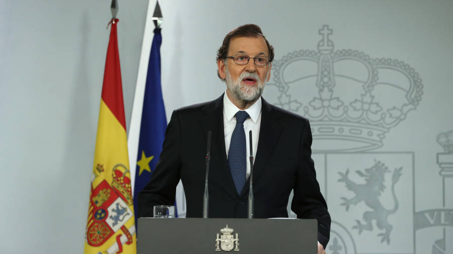 El presidente del Gobierno, Mariano Rajoy, durante la declaraci&oacute;n institucional celebrada esta noche en La Moncloa