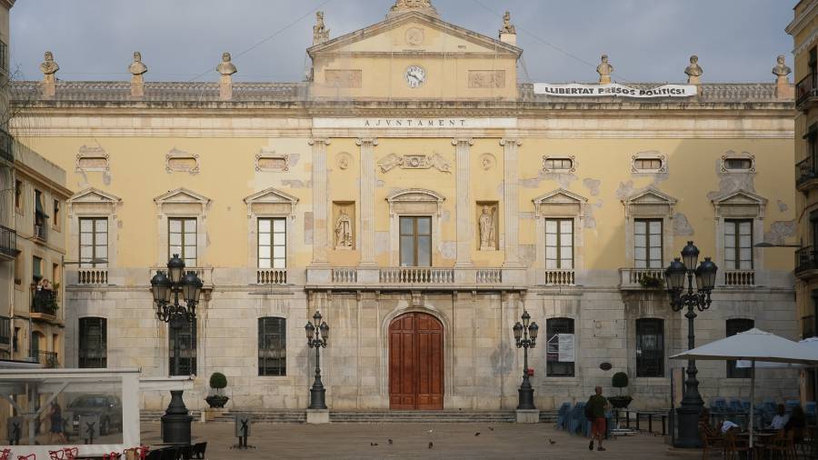 Rehabilitarán las degradadas fachadas del ayuntamiento de Tarragona