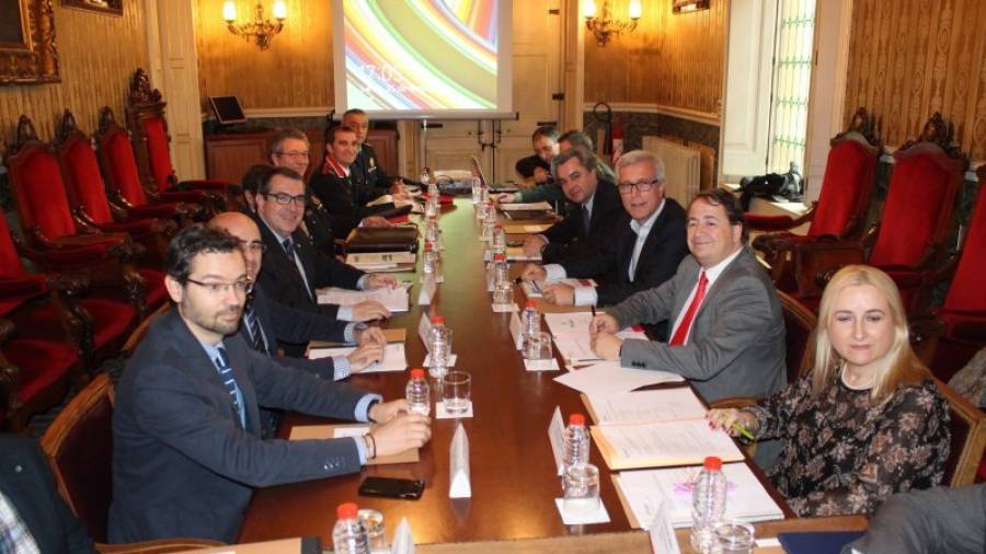 Imagen de la reunión de la Junta Local de Seguretat celebrada ayer en el Ayuntamiento de Tarragona. Foto:mauri