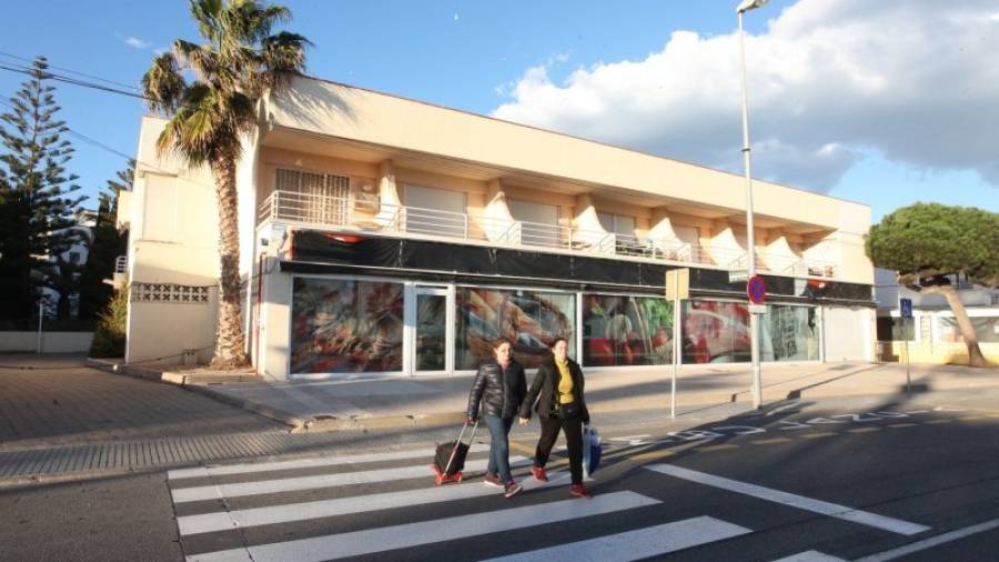 En este supermercado de Vilafortuny se perpetró el atraco a última hora de la tarde del sábado. Foto: Alba Mariné