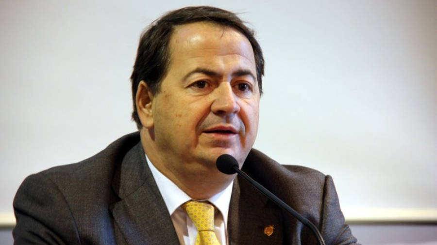 El tinent d'alcalde d'Economia i Hisenda de l'Ajuntament de Tarragona, Pau Pérez, durant la roda de premsa de presentació dels pressupostos del 2015. Foto: ACN
