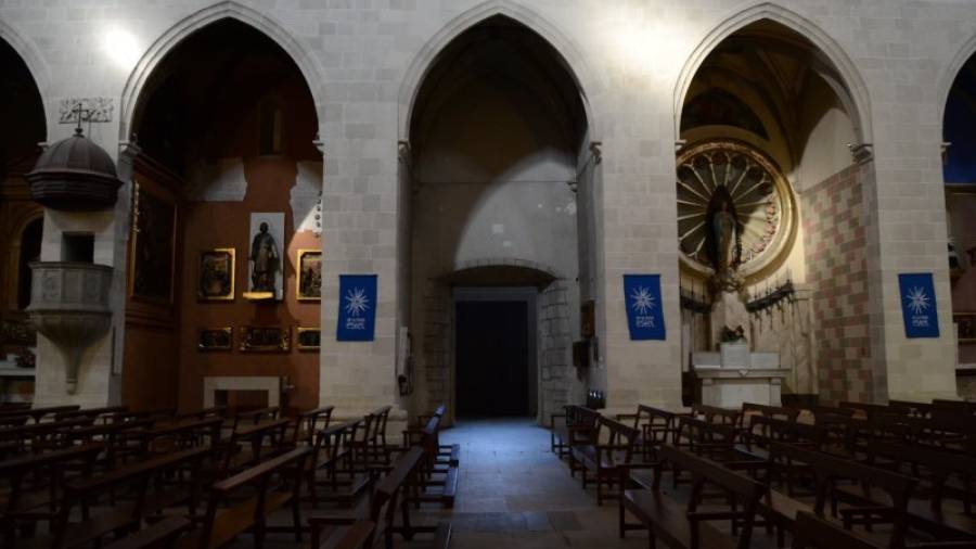 L´antic orgue estava situat a prop de l´entrada de la capella dels Dolors, davant la Porta de les Campanes. M. Plana