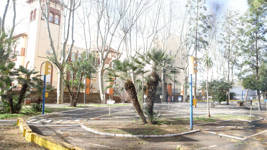 Aspecto actual que ofrece el parque infantil de tráfico de la calle Josep Maria Folch. FOTO: ALBA MARINÉ