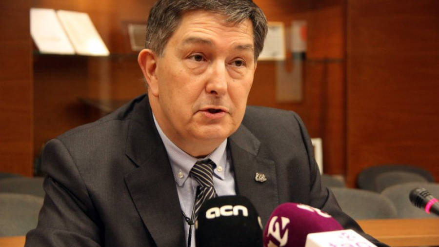 Primer pla del rector de la URV, Josep Anton Ferré, en roda de premsa. Foto: ACN