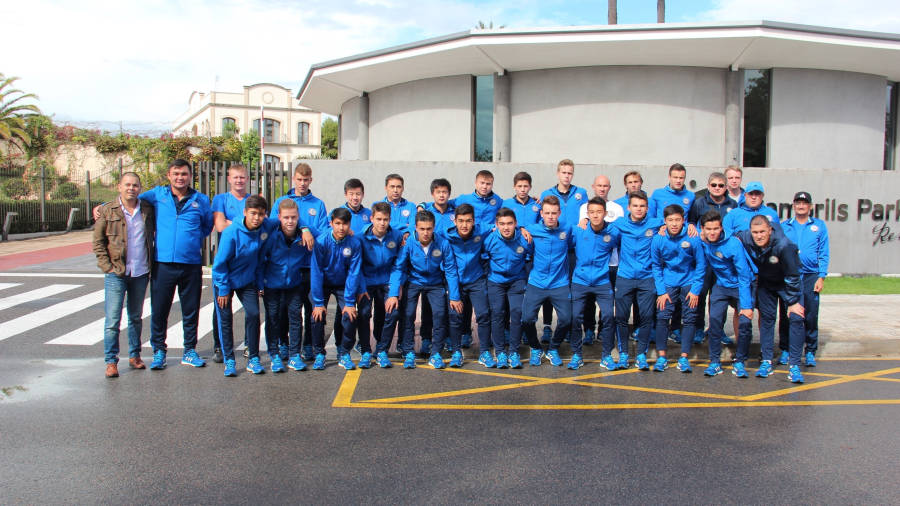 La selección sub-17 de Kazajistán que ha entrenado estos días en Salou. FOTO: DT