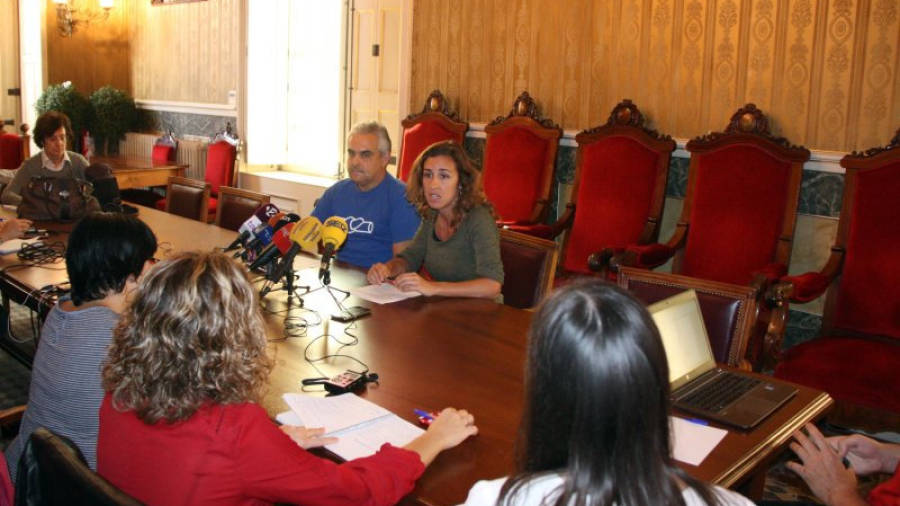Els regidors de la CUP de Tarragona, Jordi Martí i Laia Estrada, en roda de premsa. Foto: ACN