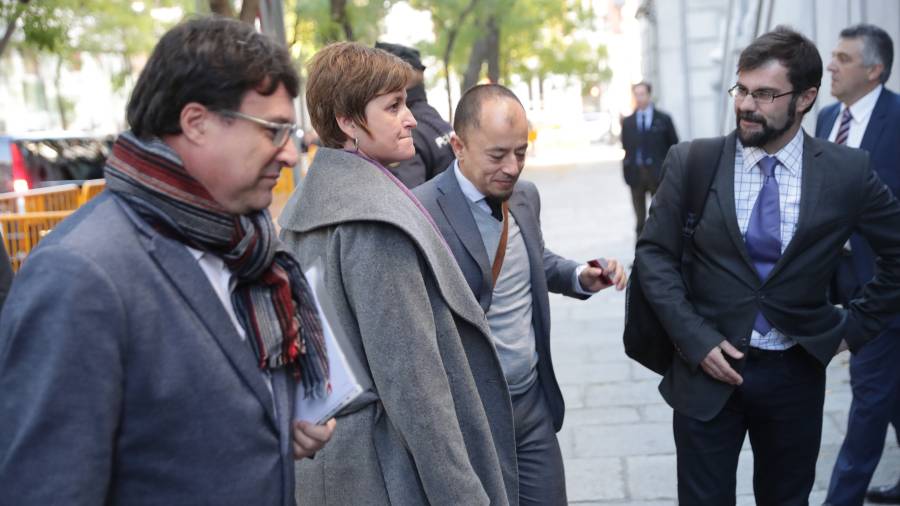 Joan Josep Nuet y Anna Sim&oacute;, dos de los miembros de la Mesa del Parlamente, a su llegada al Tribunal Supremo. Foto: EFE