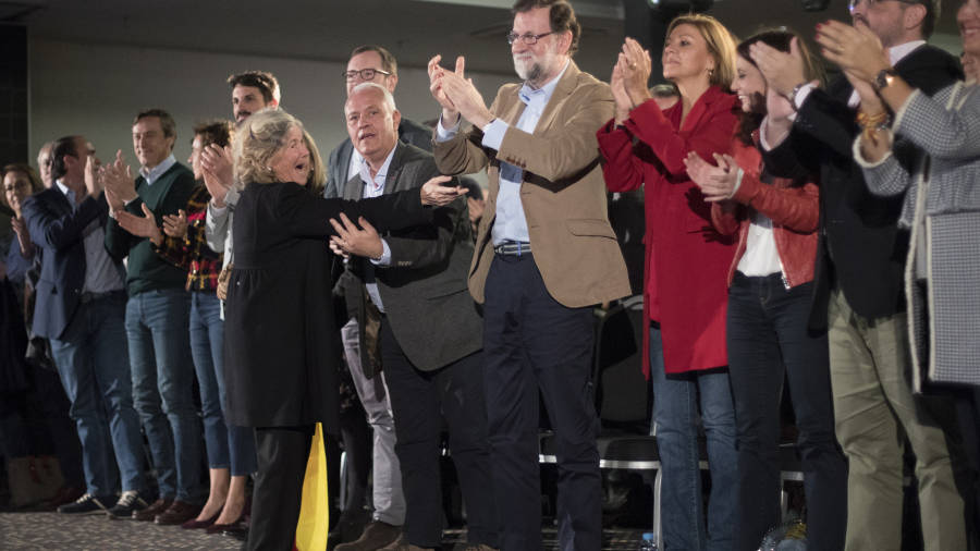 - El presidente del Gobierno y del Partido Popular, Mariano Rajoy, en el acto de presentaci&oacute;n de Xavier Garc&iacute;a Albiol como candidato a la Presidencia de la Generalitat. FOTO: EFE
