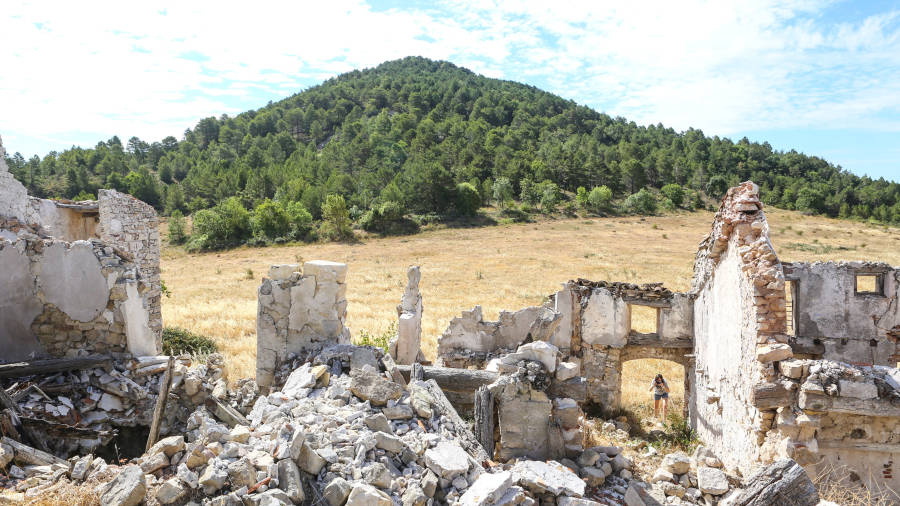Las nueve casas que formaban la pequeña aldea deshabitada de Gallicant (Arbolí) están totalmente en ruina. FOTO: ALBA MARINÉ