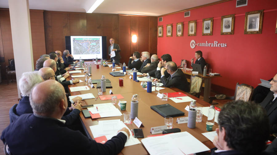 La Comissió d’Ordenació del Consell de Cambres se constituyó ayer en una reunión celebrada en Reus. FOTO: ALBA MARINÉ