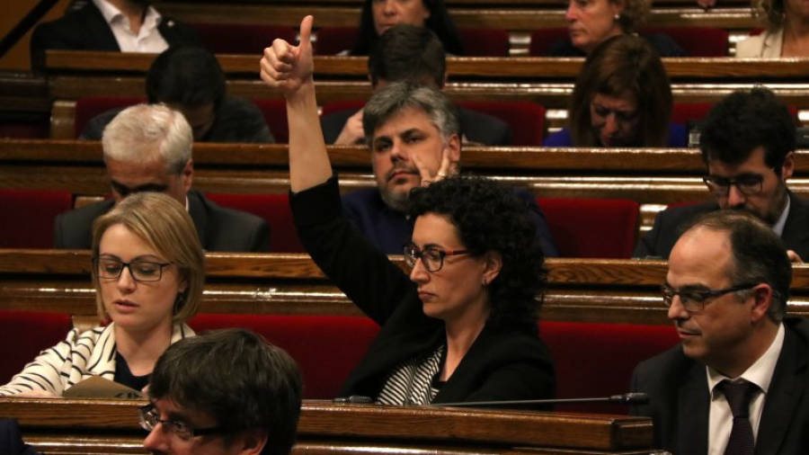 La portaveu parlamentària de JxSí, Marta Rovira, assenyala un vot positiu, el 22 de març de 2017